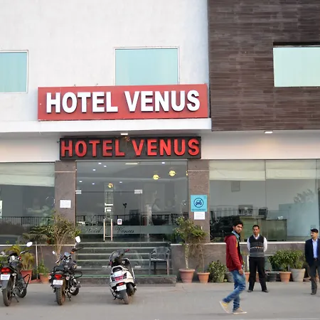 Hotel Smart Inn Near Igi Airport & Free Airport Drop-3