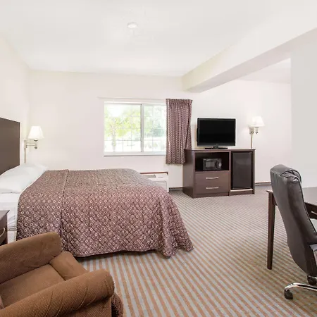 Super 8 By Wyndham Cedar Falls-2