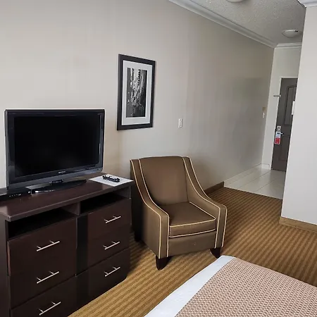 Ramada By Wyndham Cold Lake-3
