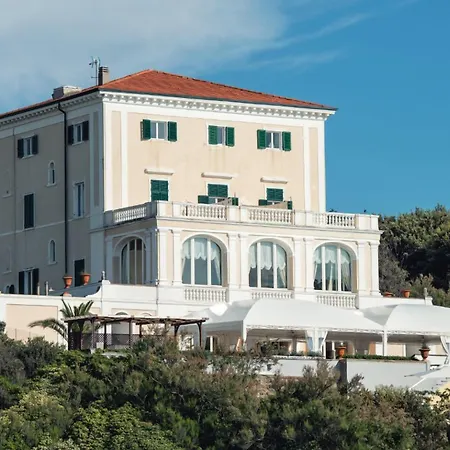 Villa Parisi Grand Hotel-3
