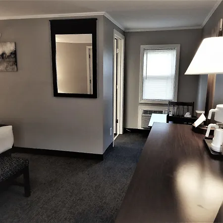 Mt. Madison Inn & Suites-3