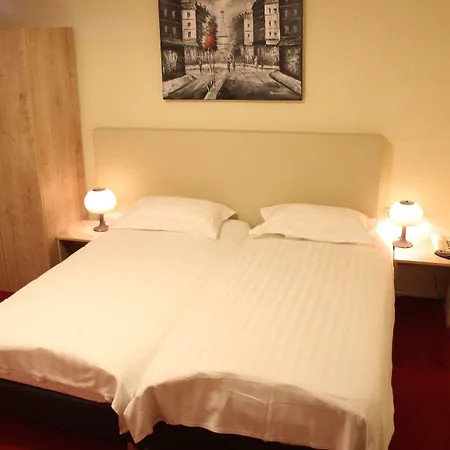 New City Hotel Scheveningen-3