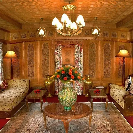 Welcomheritage Gurkha Houseboats-3