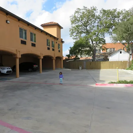 La Hacienda Inn near Alamodome&Riverwalk-3