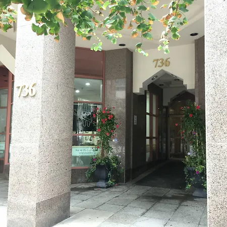 Canada Suites On Bay, Established 1998-3