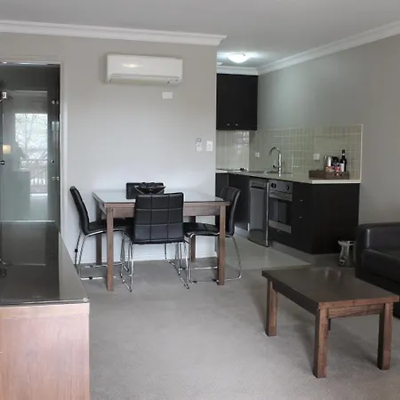 Carlyle Suites & Apartments-3
