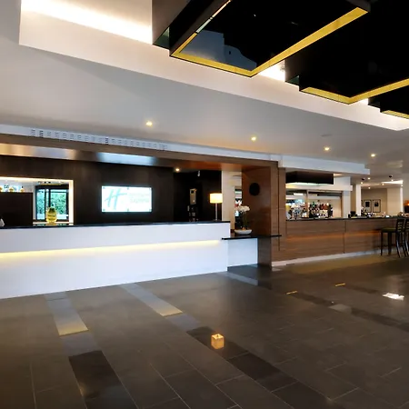 Holiday Inn Express London Heathrow T5 By Ihg-3