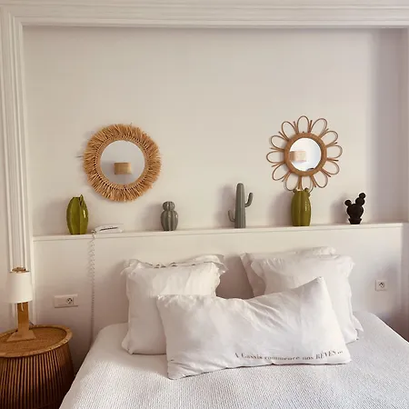 Hotel De La Plage - Mahogany-3