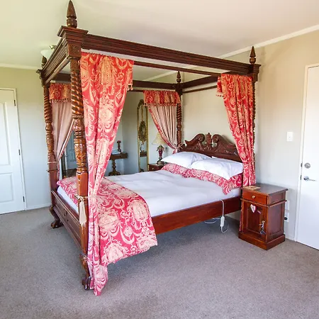 Tudor Manor Bed & Breakfast-3
