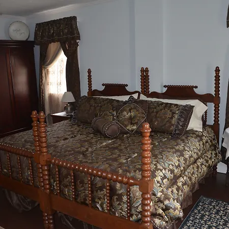 Carrier Houses Bed & Breakfast-2