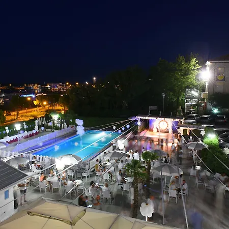 Hotel Promenade Universale-3