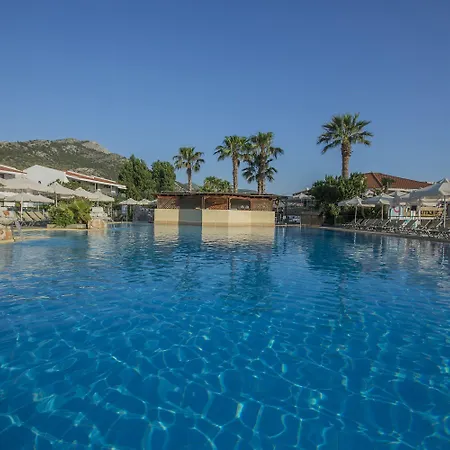 Golden Coast Hotel & Bungalows-2