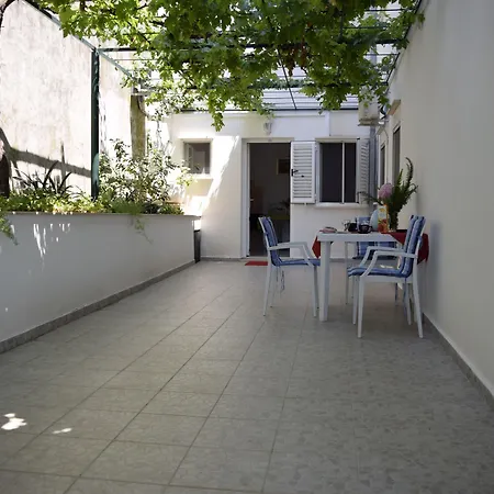 Jele Rooms-3