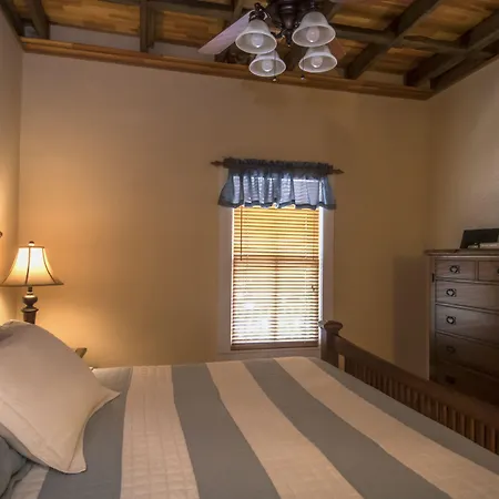 Calhoun House Inn & Suites-2