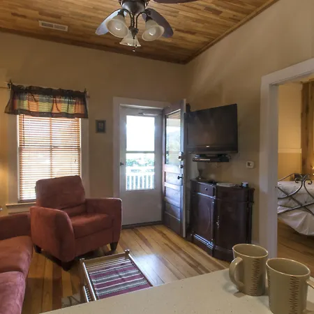 Calhoun House Inn & Suites-3