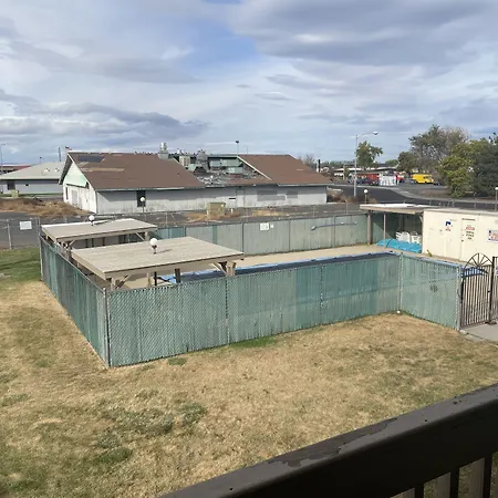 Motel Oasis-2