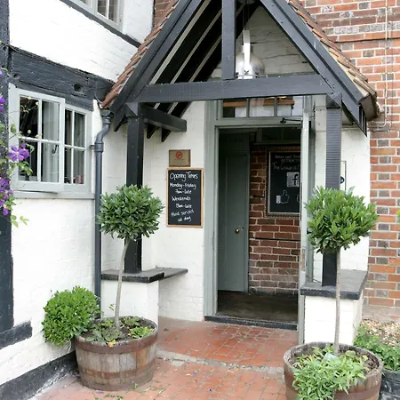 The Crown At Playhatch-3