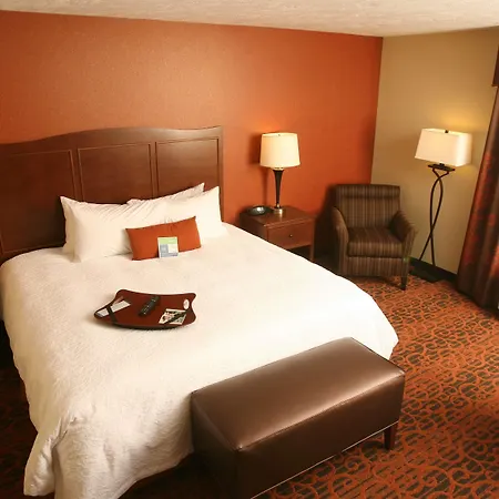 Hampton Inn & Suites Fargo Medical Center-2