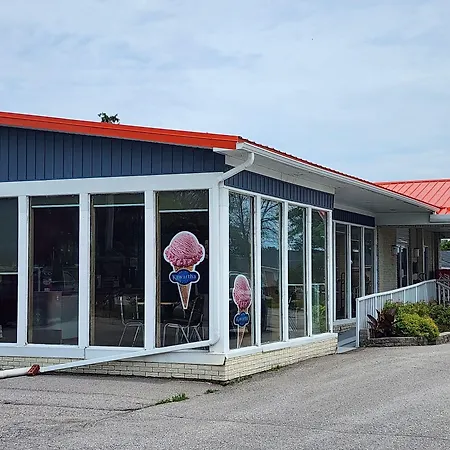 Howard Johnson By Wyndham Lindsay-2