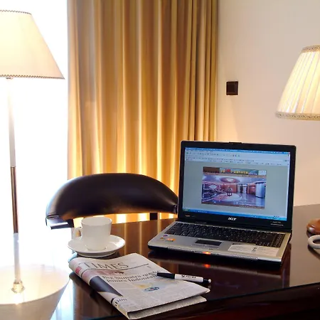 King'S Town Hotel-3