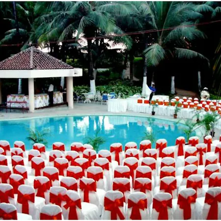 The Retreat Hotel & Convention Centre-3