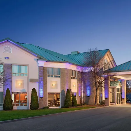 Days Inn By Wyndham Montmagny-3