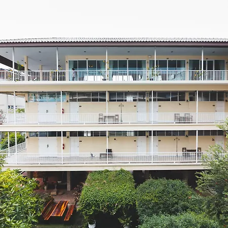 Feung Nakorn Balcony Rooms&Cafe-3