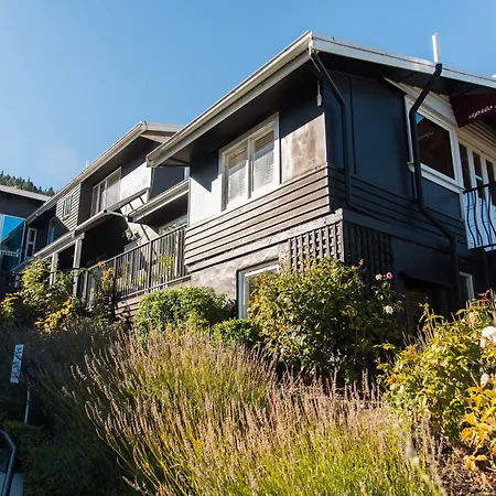 Queenstown House Bed & Breakfast And Apartments-2