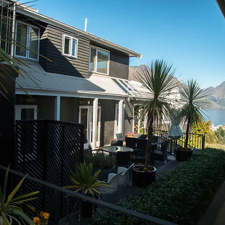 Queenstown House Bed & Breakfast And Apartments-3