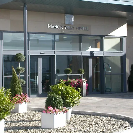 Manor West Hotel & Leisure Club-3