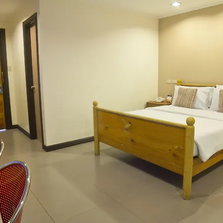 Nichols Airport Hotel-3
