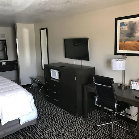 Days Inn By Wyndham Grove-3