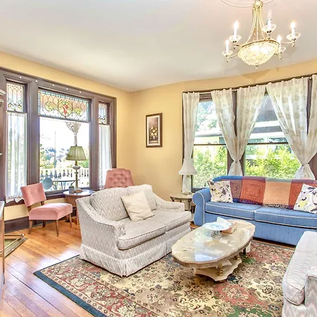 Redwood Bed And Breakfast-3