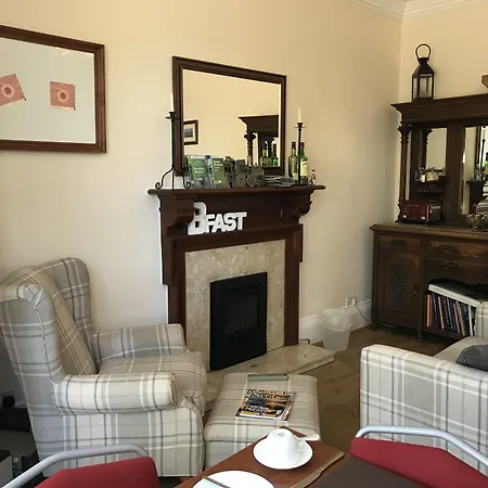 Ravenswood Guest House-3