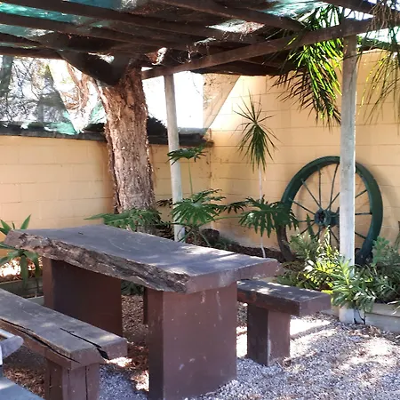 Bordertown Motel-2