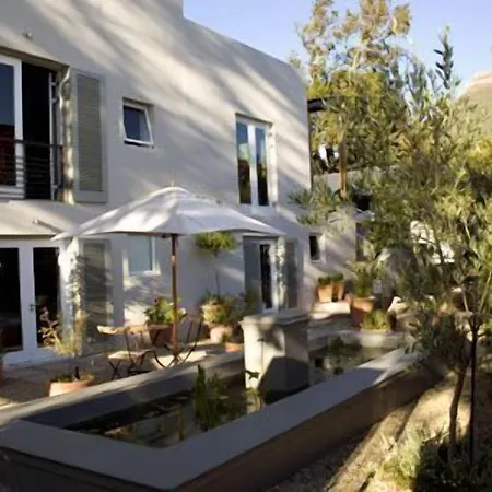 Four Rosmead Boutique Guesthouse-3