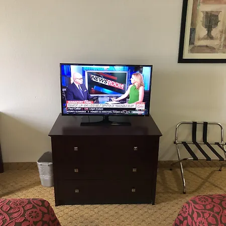 Days Inn & Suites By Wyndham Conroe North-3
