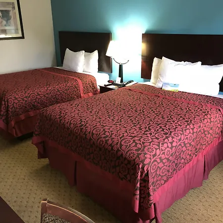 Days Inn & Suites By Wyndham Conroe North-2