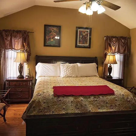 White Oak Manor Bed And Breakfast (Adults Only)-2