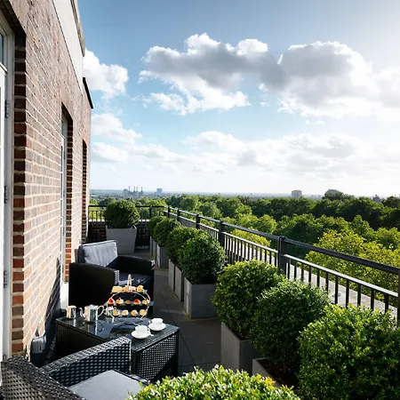 Grosvenor House Suites-3