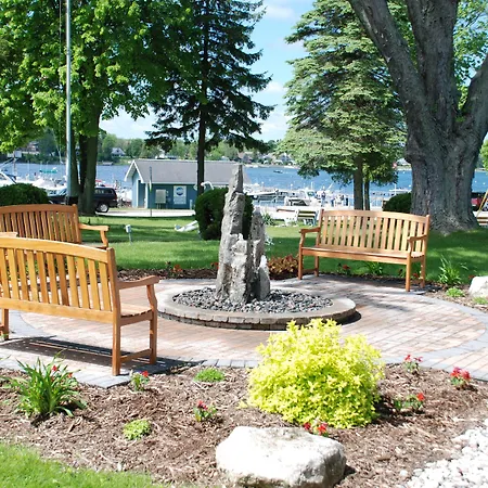 The Lodge At Leathem Smith-2