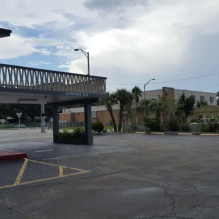 Three Oaks Motel - Titusville-2