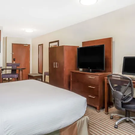 Ramada By Wyndham Carlyle-3