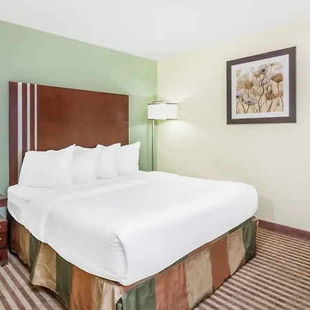 Ramada By Wyndham Carlyle-2