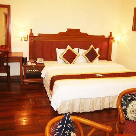 Central Hotel-2