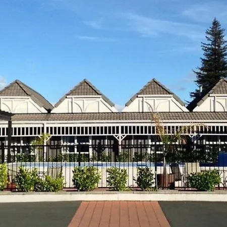 Lake Rotorua Hotel-3