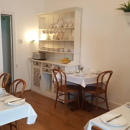Colebrook Guest House-3