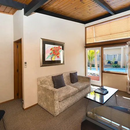 Oasis Beach Motel-3