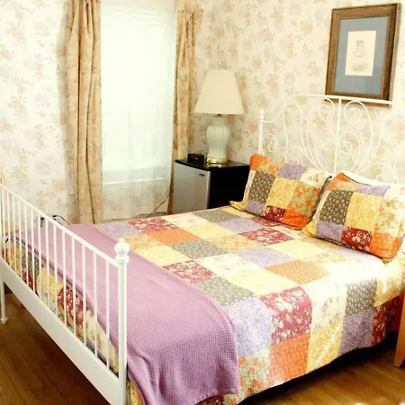 The Coolidge Corner Guest House: A Brookline Bed And Breakfast-2