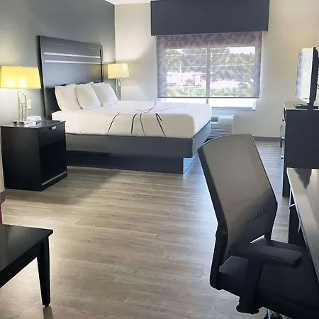 La Quinta Inn & Suites By Wyndham Tulsa Midtown-2